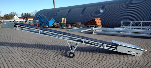 Transportbånd med flad fangekasse - 6 m. x båndbredde 650 mm.